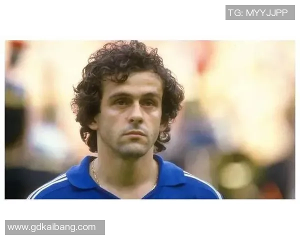 2000年足球界风云人物回顾 聚焦当时最具影响力的球星和传奇瞬间