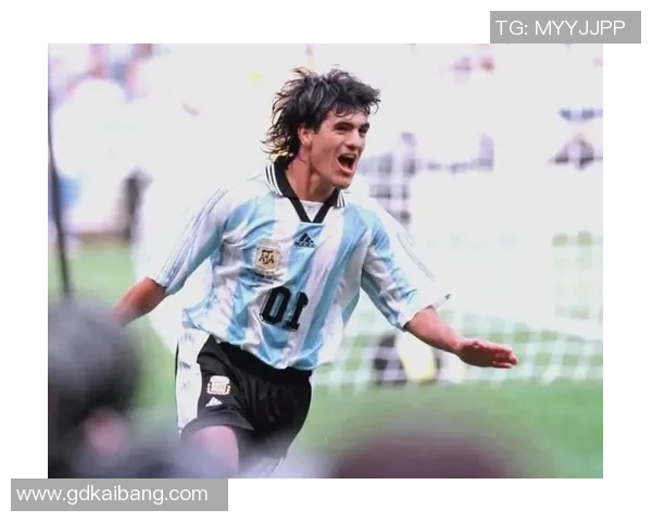 我最喜欢的足球球星和他背后的传奇故事